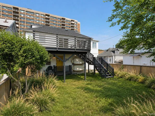 318A Beach 101st St, Rockaway Park, NY 11694