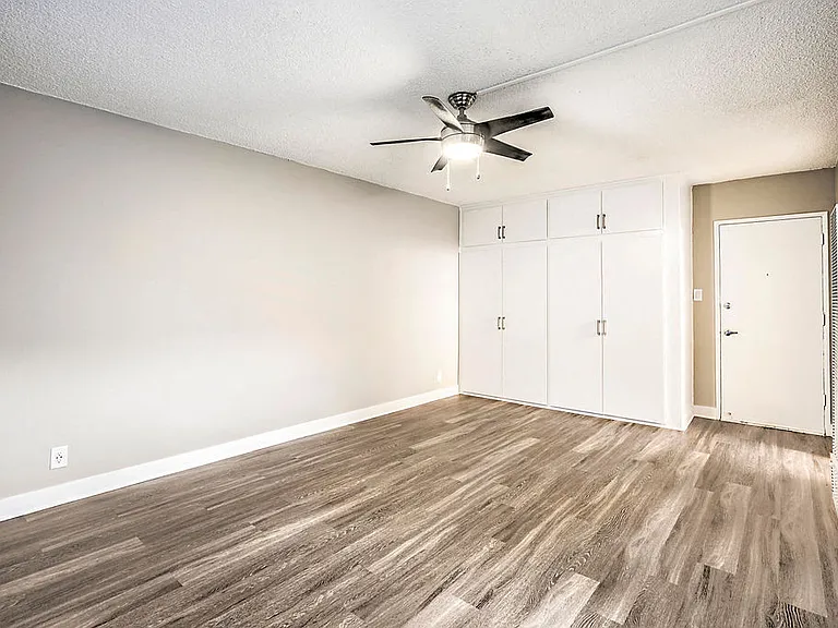 The Island Apartments unfurnished living room