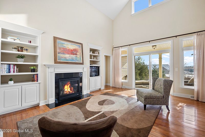 2nd image of 24 Beekman Place