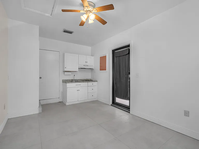 2230 SW 19th St — Photo 7