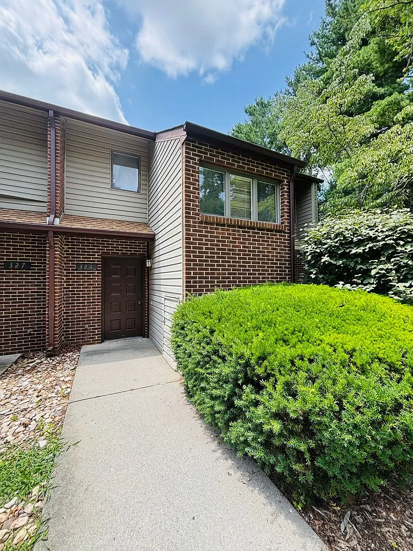 3 Bedroom 2.5 Bath Townhouse — Photo 1