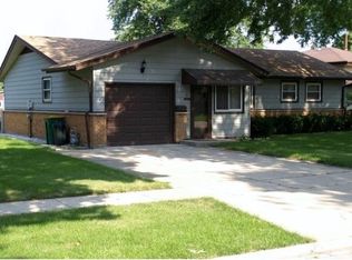 14 Forest Ln, Elk Grove Village, IL 60007