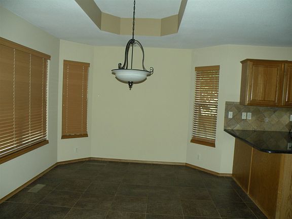 4th image of 618 N Worthington Pl