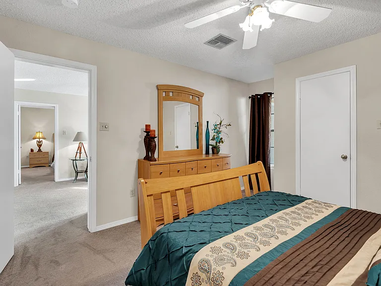 Seasons Apartments — Photo 32