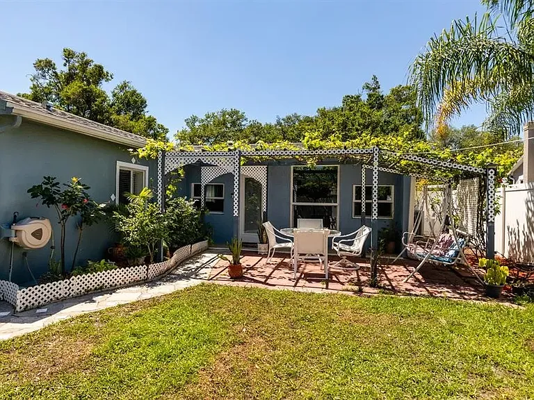 4915 Dr Martin Luther King Jr St N — Photo 40