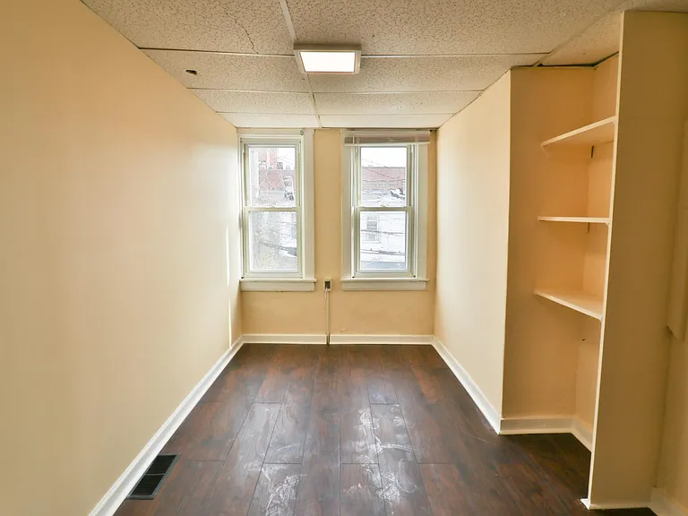 1303 James St — Photo 41