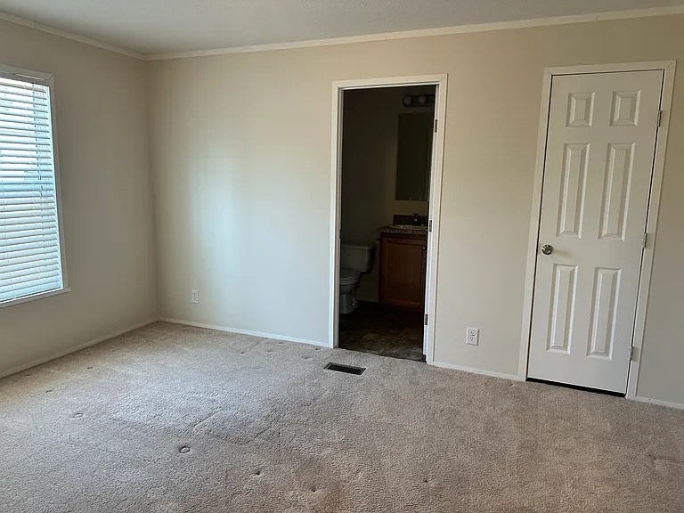 Hawaiian Gardens/Holly Village — Photo 16