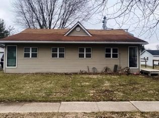 204 W 2nd St, Leaf River, IL 61047