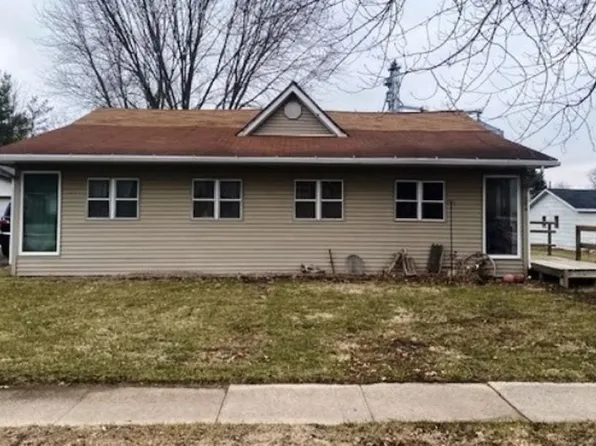 204 W 2nd St, Leaf River, IL 61047