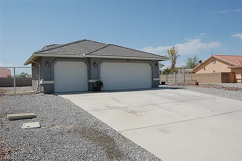 4911 E Ridgewood Dr Photo 1