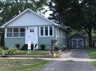 320 Ridgewood St SE, Kentwood, MI 49548