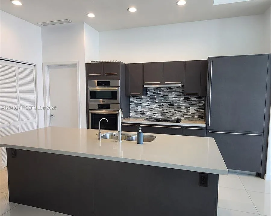 7825 NW 107th Ave #801