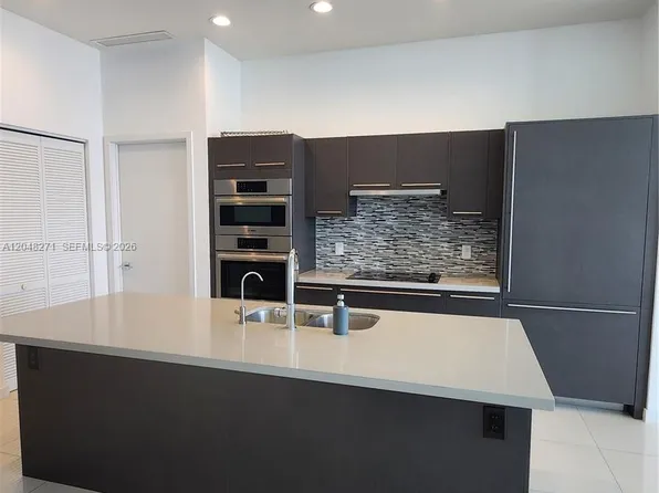 7825 NW 107th Ave APT 801, Doral, FL 33178
