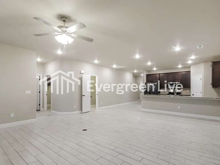2100 Periwinkle Pl — Photo 5