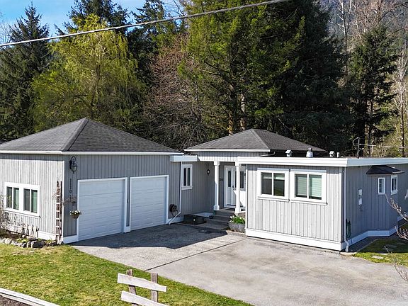 2nd image of 1110 Laramee Rd
