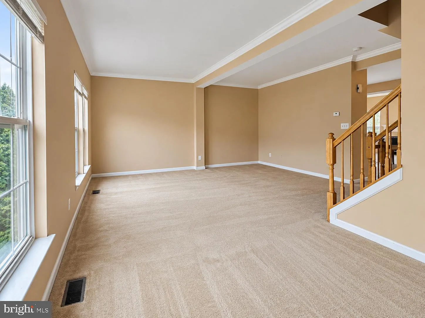 3 bed, 2.5 bath, 2070 sqft, $2,800 — Photo 2