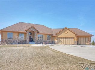 47197 Bakker Cir, Sioux Falls, SD 57108