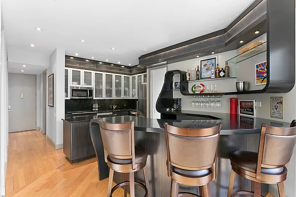 Rented by New York Casas Ltd. | media 52