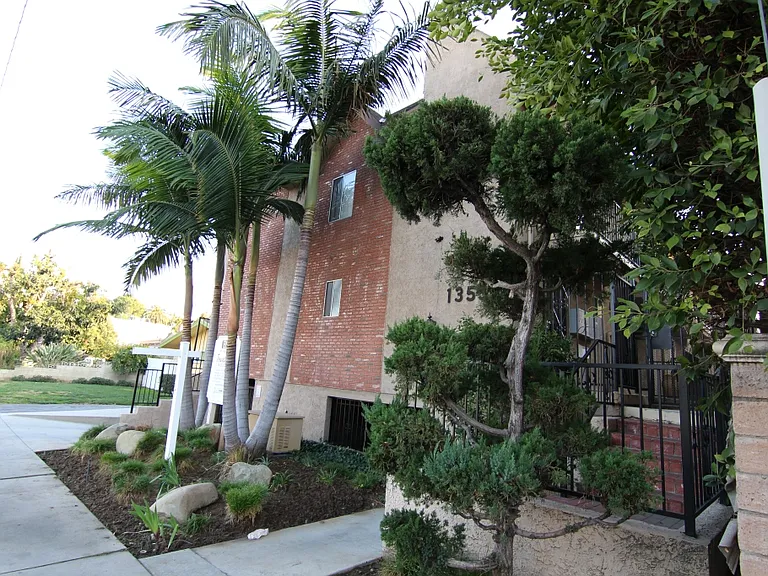 13552 Burbank Blvd #3 — Photo 4