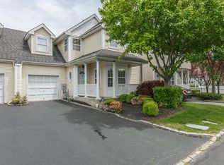 49 Paddington Cir, Smithtown, NY 11787
