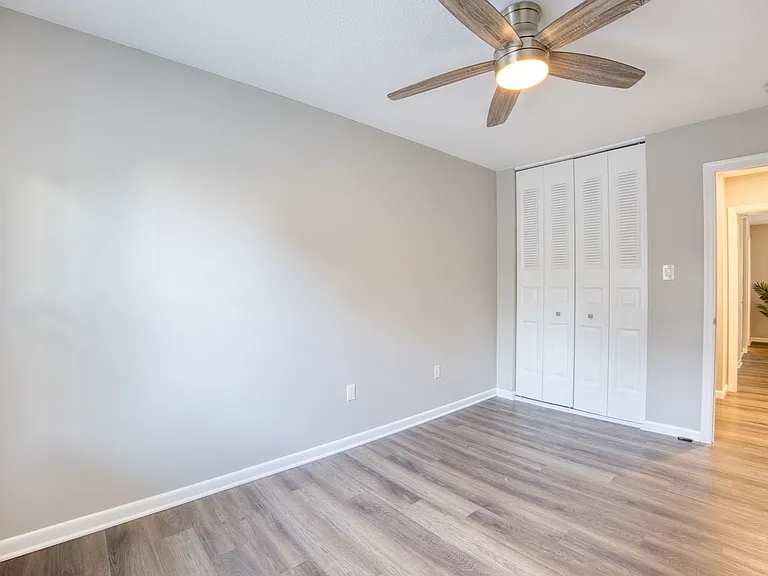 1821 Sheringham W — Photo 20