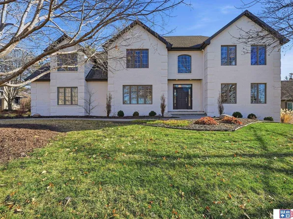 6321 Black Forest Dr, Lincoln, NE 68516