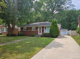 2500 Longmeadow Dr, Trenton, MI 48183