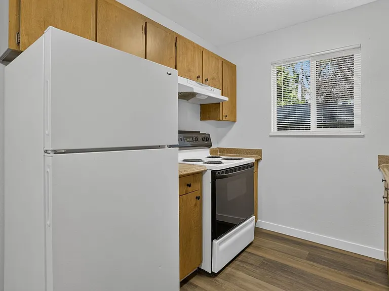 2527 NW Savier St — Photo 5