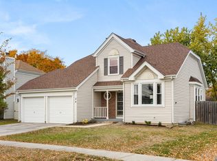 24 Garfield Ln, Streamwood, IL