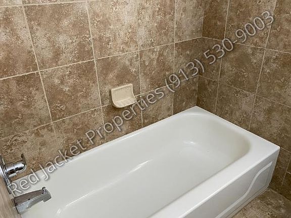 4th image of 5904 Fontana St