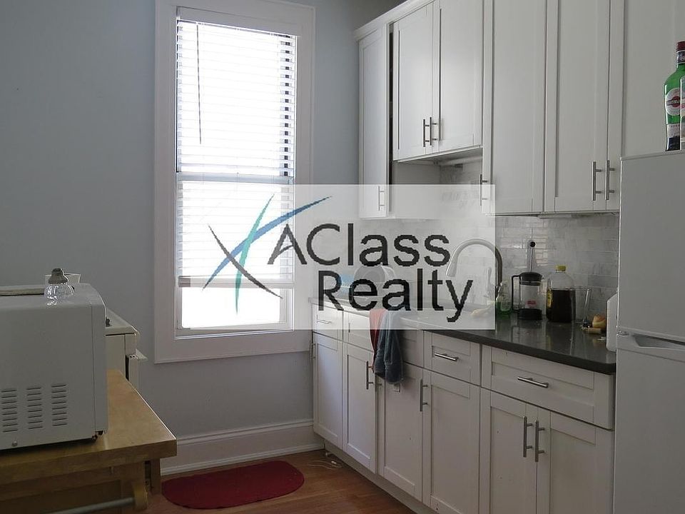 1st image of 3058 33rd St APT 3R