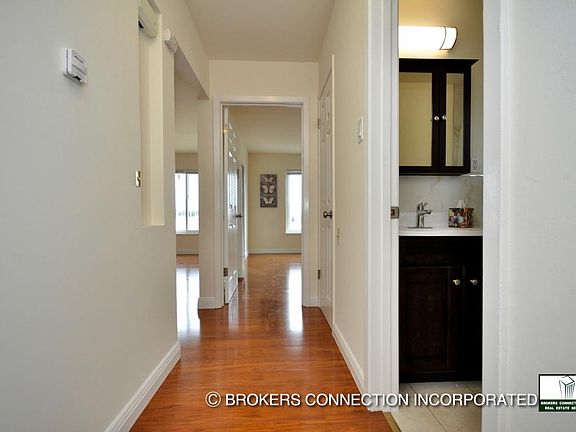 3rd image of 3511 Taraval St