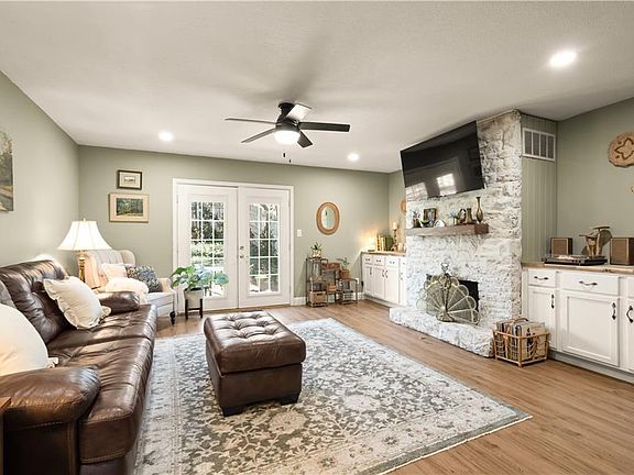 2nd image of 5557 Santa Fe Dr