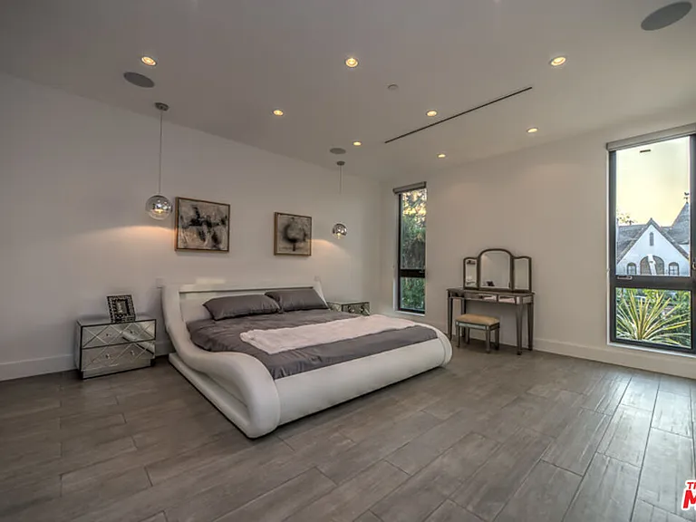 658 N Edinburgh Ave — Photo 17