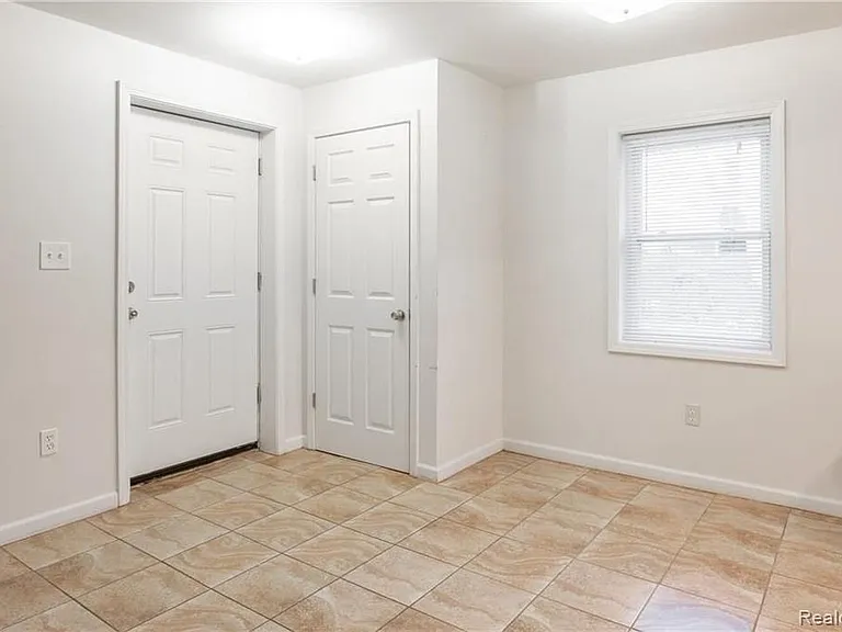 31733 Kathryn St — Photo 7