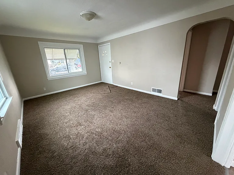 1260 Lavender Ave — Photo 2