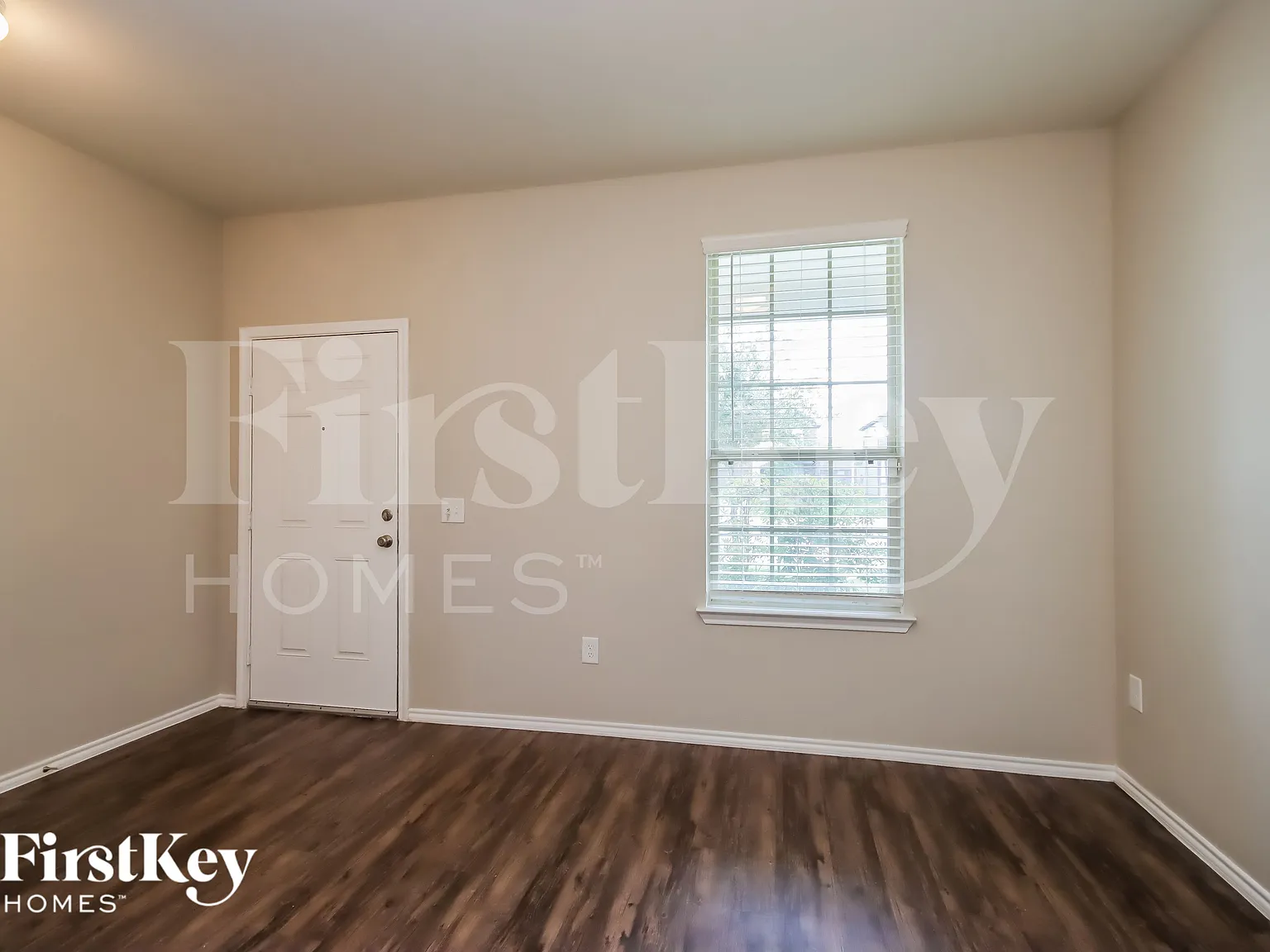 4 bed, 2.5 bath, 2572 sqft, $2,430 — Photo 3