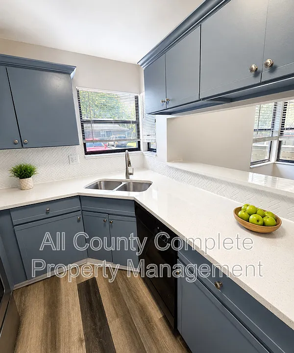 8322 Derbyshire Pl