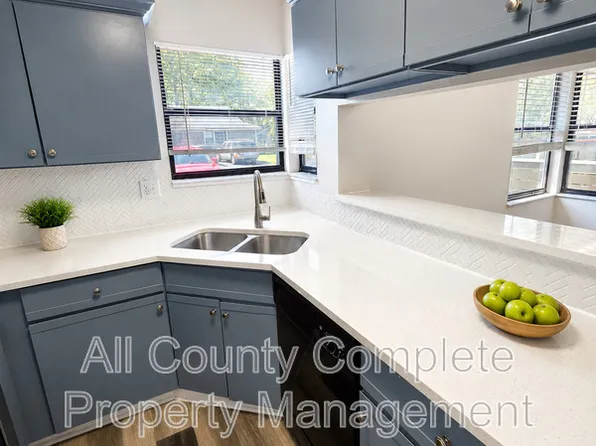 8322 Derbyshire Pl, Jacksonville, FL 32244