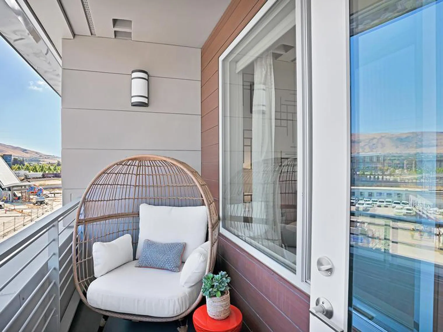 1 bed, 1.0 bath, 656 sqft, $6,344 — Photo 3
