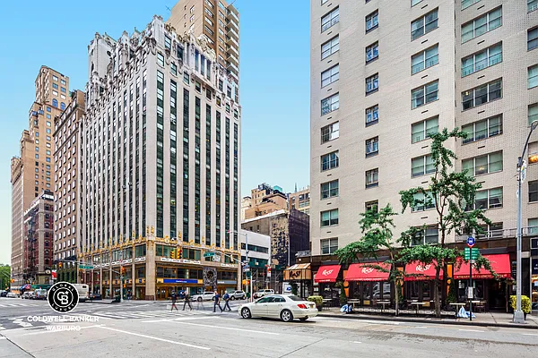 Sold by Coldwell Banker Warburg | media 4