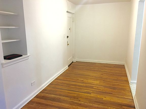 3rd image of 6712 Yellowstone Blvd APT B10