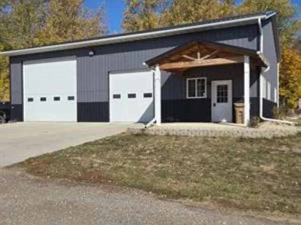 207 Carlton St, Clermont, IA 52135