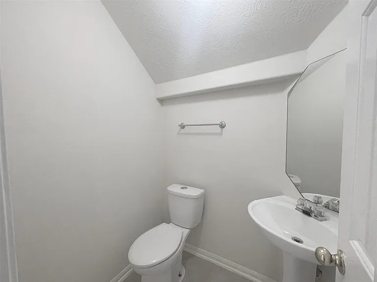 18807 Harbor Key Cir — Photo 21