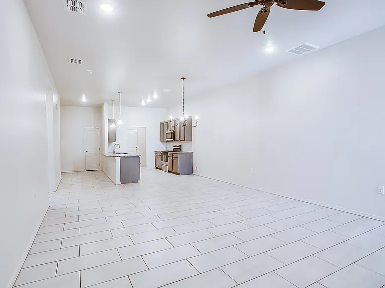 1716 Corpus Ave — Photo 10