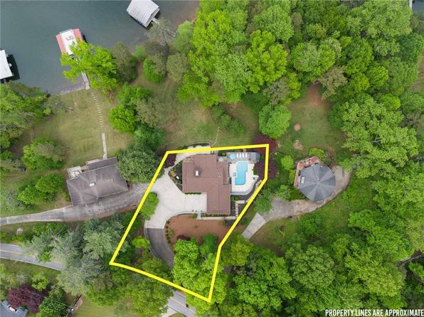 1052 Lakemont Dr, Gainesville, GA 30501