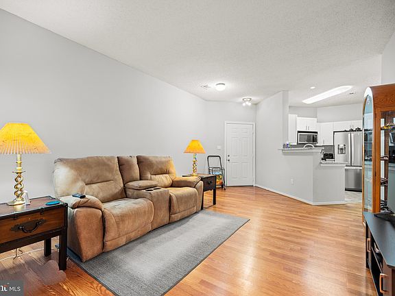 5th image of 4401 Sedgehurst Dr APT 103