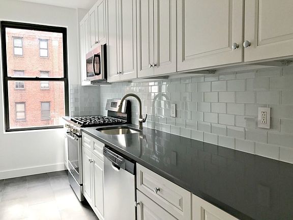 3rd image of 901 Washington Ave APT 4P