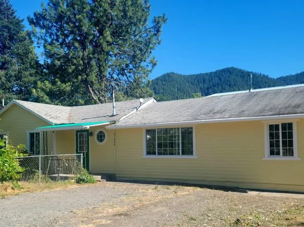 47884 Jones Rd, Oakridge, OR 97463