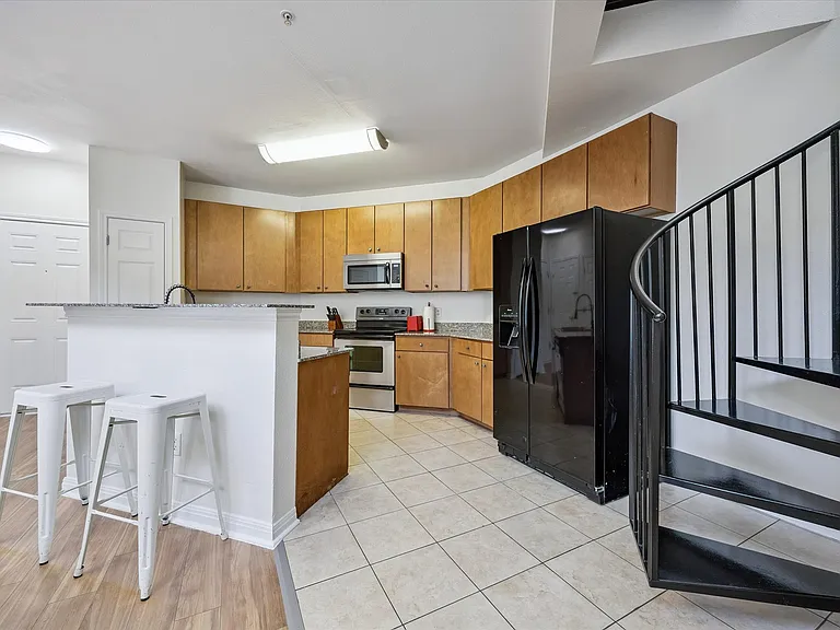 2502 Leon St #501 — Photo 5